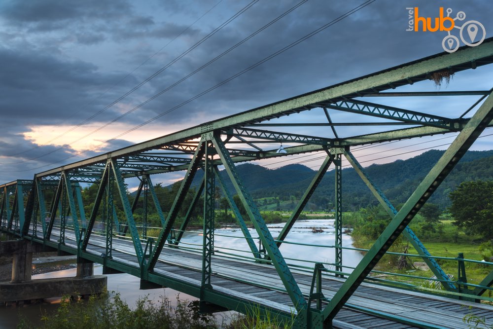 Just before enetering Pai we can stop at the famous memorial bridge