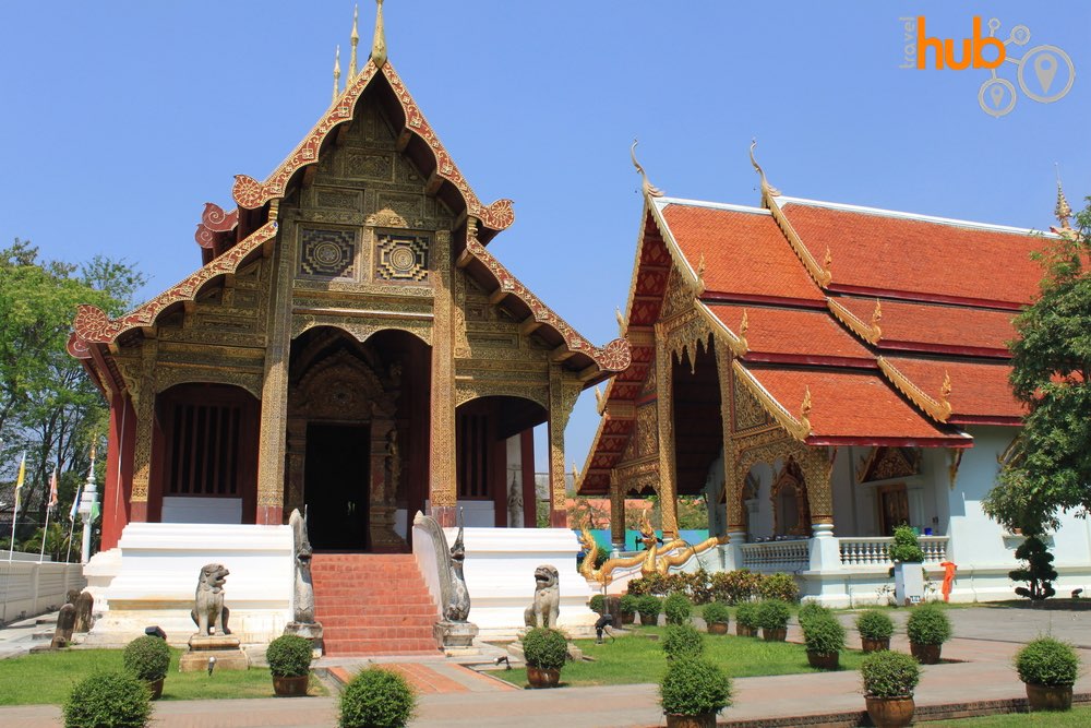 Wat Phra Singh is very buy with city dwellers