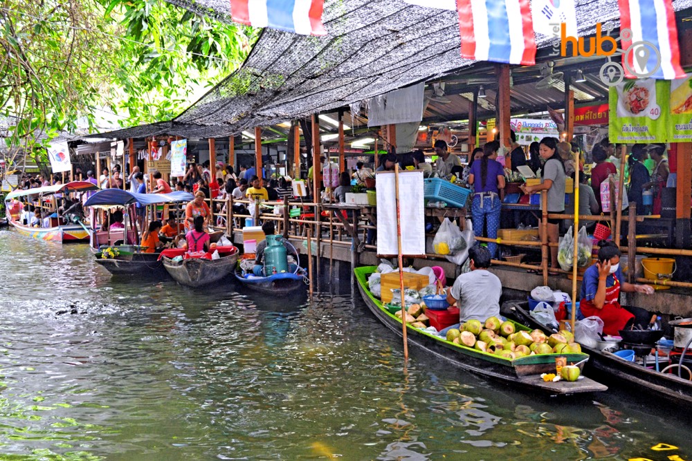 Most commerce takes place on the canal side but some still sell their wares from boats