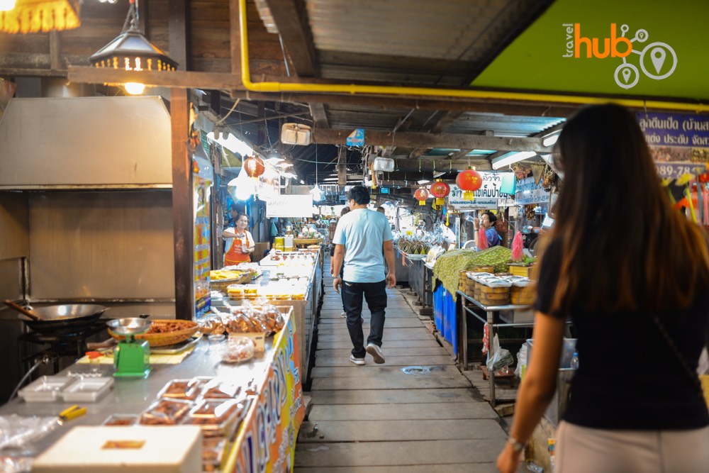 Don Wai is busy market especially on the weekends. 