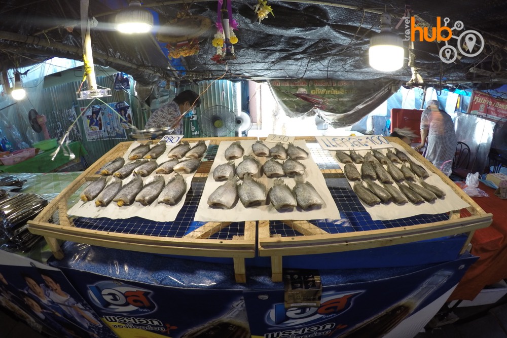 Plenty of fresh and prepared seafood can be found at Don Wai Floating Market