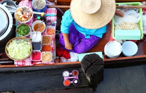 <p><strong>Floating Market Tour</strong></p>
