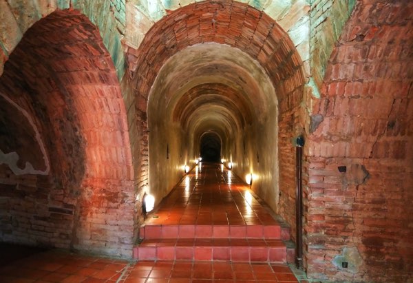 The Tunnels at Wat Umong